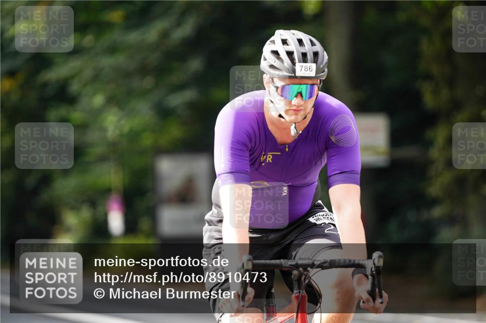 14.09.2025 - Stadtparktriathlon Michael Burmester http://msf.ph/oto/8910473 14.09.2025 10:39:13 Radfahren 636, 697, 732, 786, 801 meine-sportfotos.de
