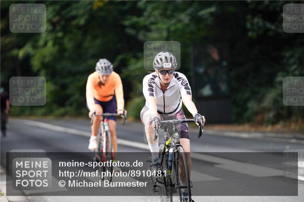14.09.2025 - Stadtparktriathlon Michael Burmester http://msf.ph/oto/8910481 14.09.2025 10:39:24 Radfahren 515, 637, 758, 801, 815 meine-sportfotos.de