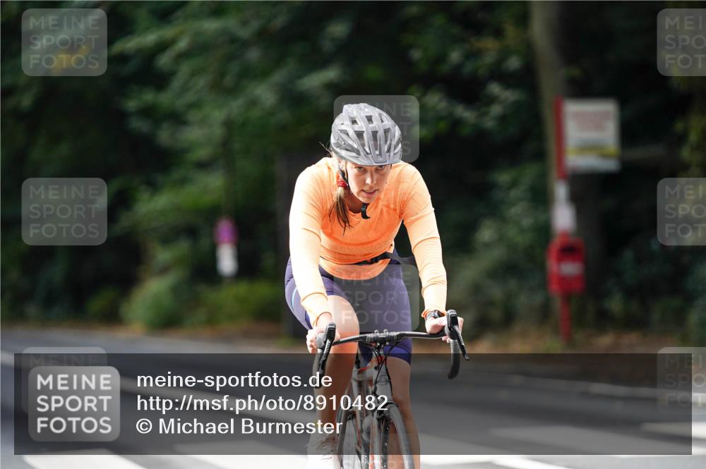 14.09.2025 - Stadtparktriathlon Michael Burmester http://msf.ph/oto/8910482 14.09.2025 10:39:25 Radfahren 515, 637, 650, 758, 815 meine-sportfotos.de