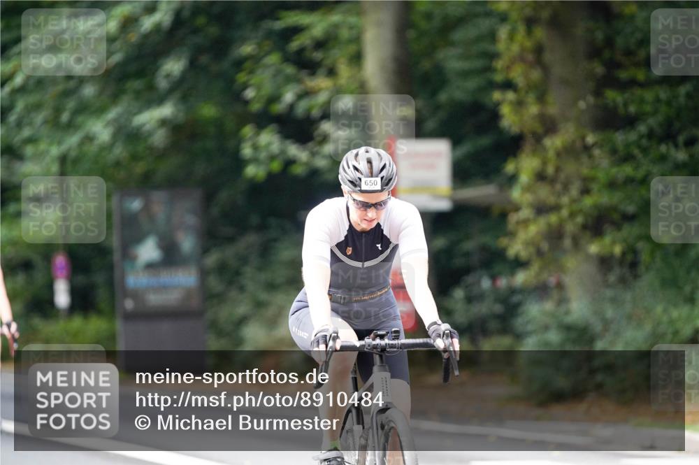 14.09.2025 - Stadtparktriathlon Michael Burmester http://msf.ph/oto/8910484 14.09.2025 10:39:33 Radfahren 598, 643, 650, 815 meine-sportfotos.de