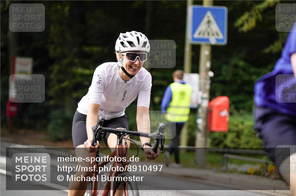 14.09.2025 - Stadtparktriathlon Michael Burmester http://msf.ph/oto/8910497 14.09.2025 10:40:04 Radfahren 647, 740, 776, 780 meine-sportfotos.de