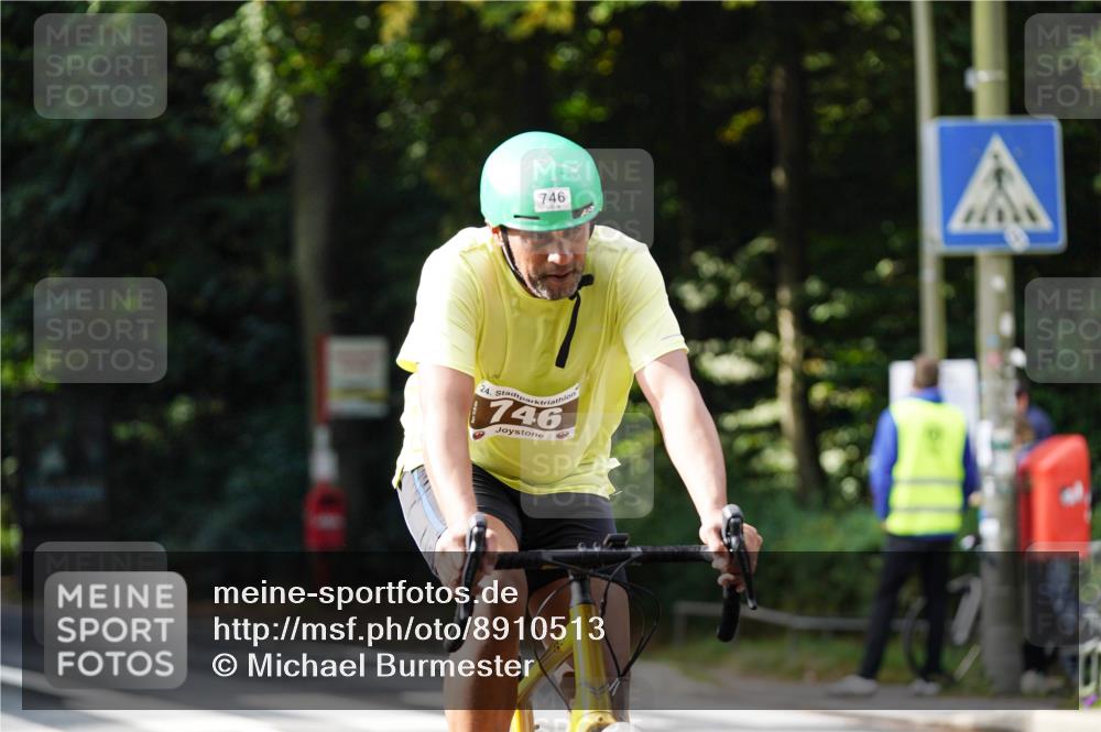 14.09.2025 - Stadtparktriathlon Michael Burmester http://msf.ph/oto/8910513 14.09.2025 10:41:13 Radfahren 746, 771, 778, 791 meine-sportfotos.de