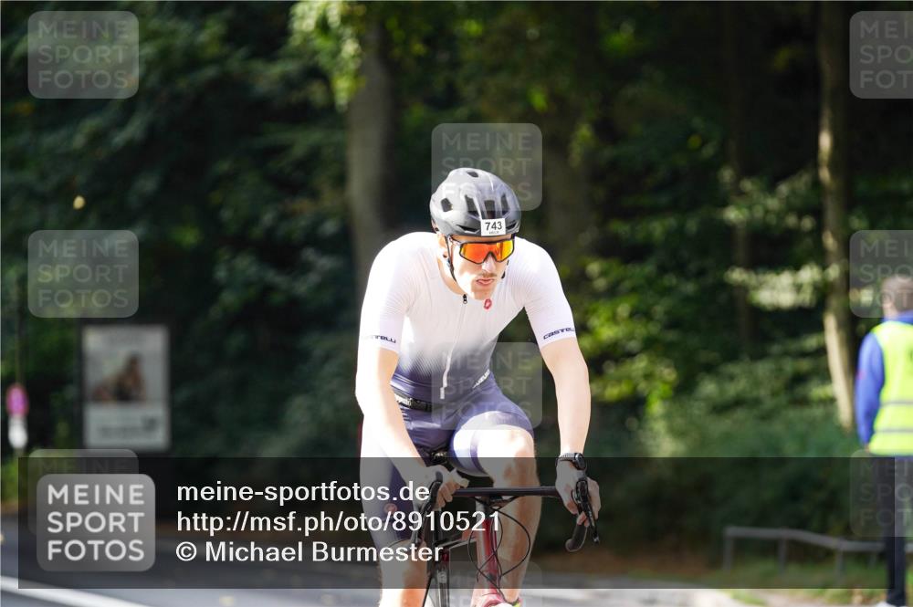 14.09.2025 - Stadtparktriathlon Michael Burmester http://msf.ph/oto/8910521 14.09.2025 10:44:46 Radfahren 631, 694, 743, 785, 813 meine-sportfotos.de