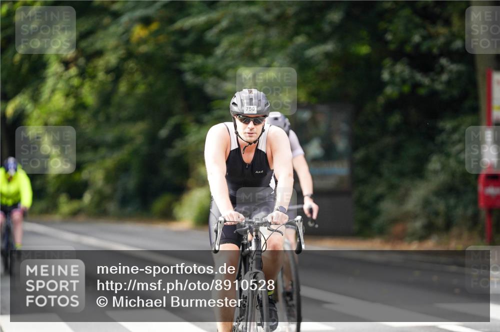 14.09.2025 - Stadtparktriathlon Michael Burmester http://msf.ph/oto/8910528 14.09.2025 10:44:56 Radfahren 627, 631, 750, 785, 804 meine-sportfotos.de
