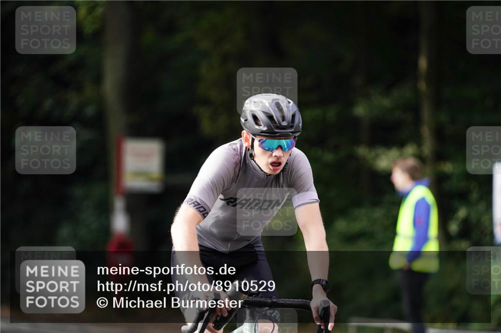 14.09.2025 - Stadtparktriathlon Michael Burmester http://msf.ph/oto/8910529 14.09.2025 10:44:57 Radfahren 627, 631, 671, 750, 804 meine-sportfotos.de