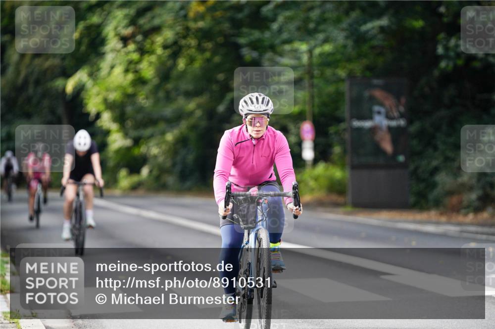 14.09.2025 - Stadtparktriathlon Michael Burmester http://msf.ph/oto/8910531 14.09.2025 10:45:04 Radfahren 627, 629, 671, 691, 759, 799 meine-sportfotos.de