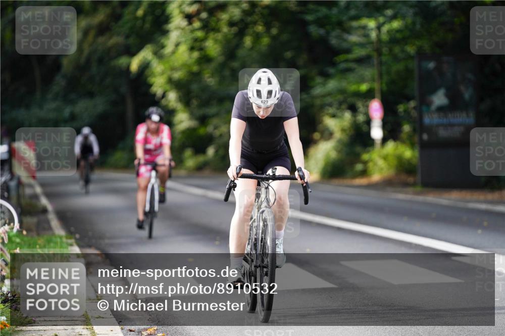 14.09.2025 - Stadtparktriathlon Michael Burmester http://msf.ph/oto/8910532 14.09.2025 10:45:06 Radfahren 627, 629, 671, 691, 759, 799 meine-sportfotos.de