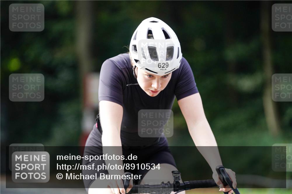 14.09.2025 - Stadtparktriathlon Michael Burmester http://msf.ph/oto/8910534 14.09.2025 10:45:08 Radfahren 629, 671, 691, 759, 799 meine-sportfotos.de