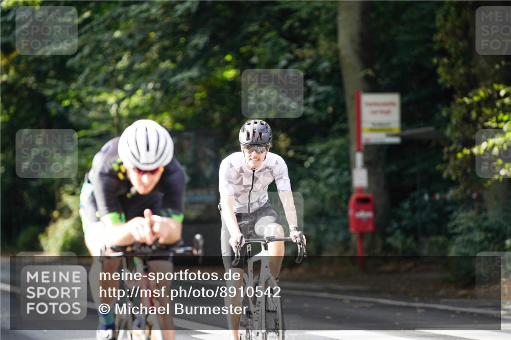 14.09.2025 - Stadtparktriathlon Michael Burmester http://msf.ph/oto/8910542 14.09.2025 10:45:20 Radfahren 642, 723, 730, 748, 800 meine-sportfotos.de