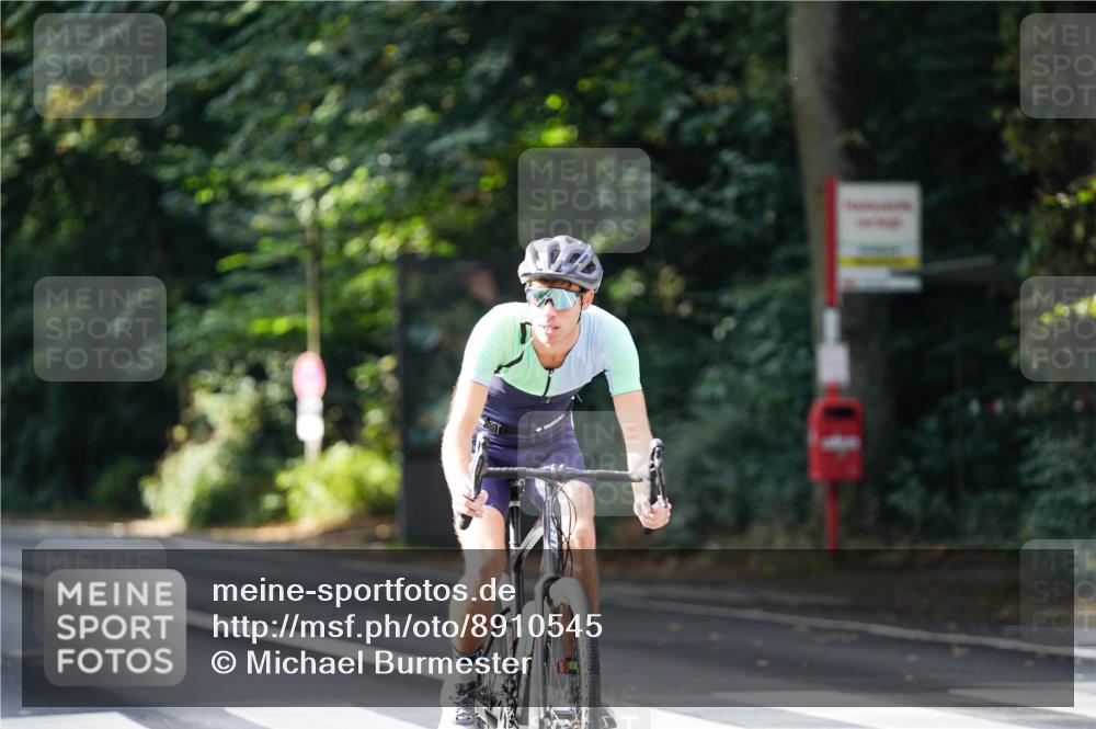 14.09.2025 - Stadtparktriathlon Michael Burmester http://msf.ph/oto/8910545 14.09.2025 10:45:25 Radfahren 639, 648, 685, 723, 730, 748 meine-sportfotos.de
