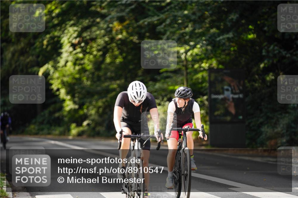 14.09.2025 - Stadtparktriathlon Michael Burmester http://msf.ph/oto/8910547 14.09.2025 10:45:31 Radfahren 639, 648, 685, 730 meine-sportfotos.de