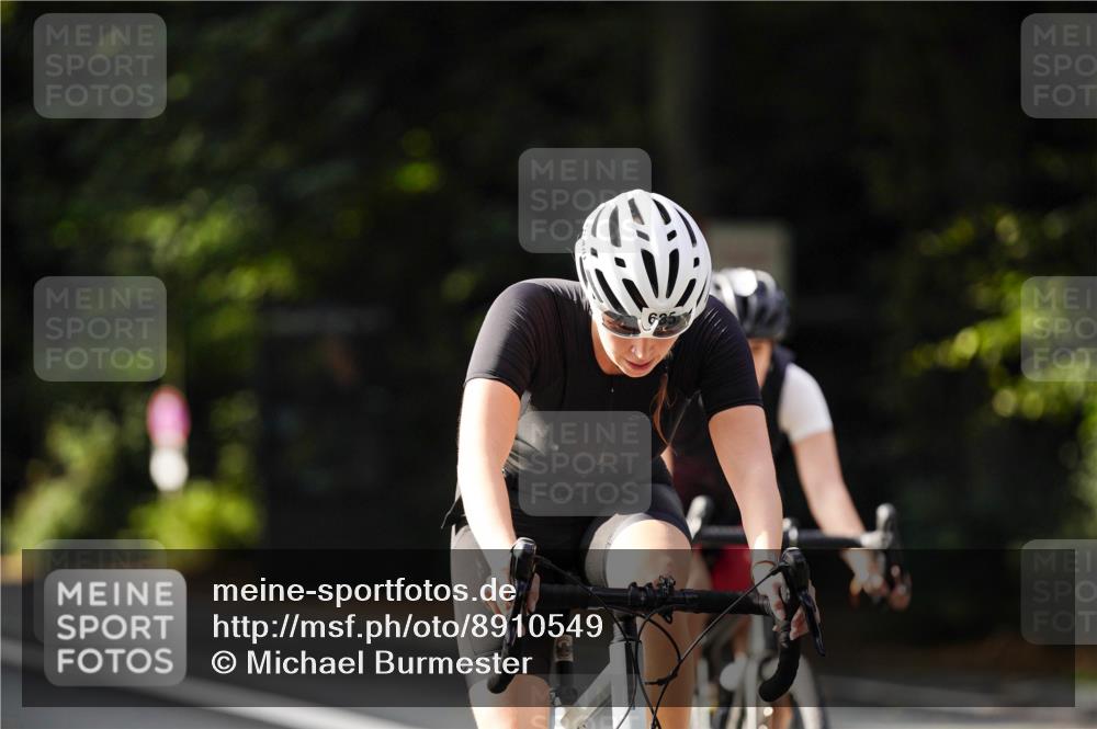 14.09.2025 - Stadtparktriathlon Michael Burmester http://msf.ph/oto/8910549 14.09.2025 10:45:32 Radfahren 639, 648, 685, 730, 761 meine-sportfotos.de