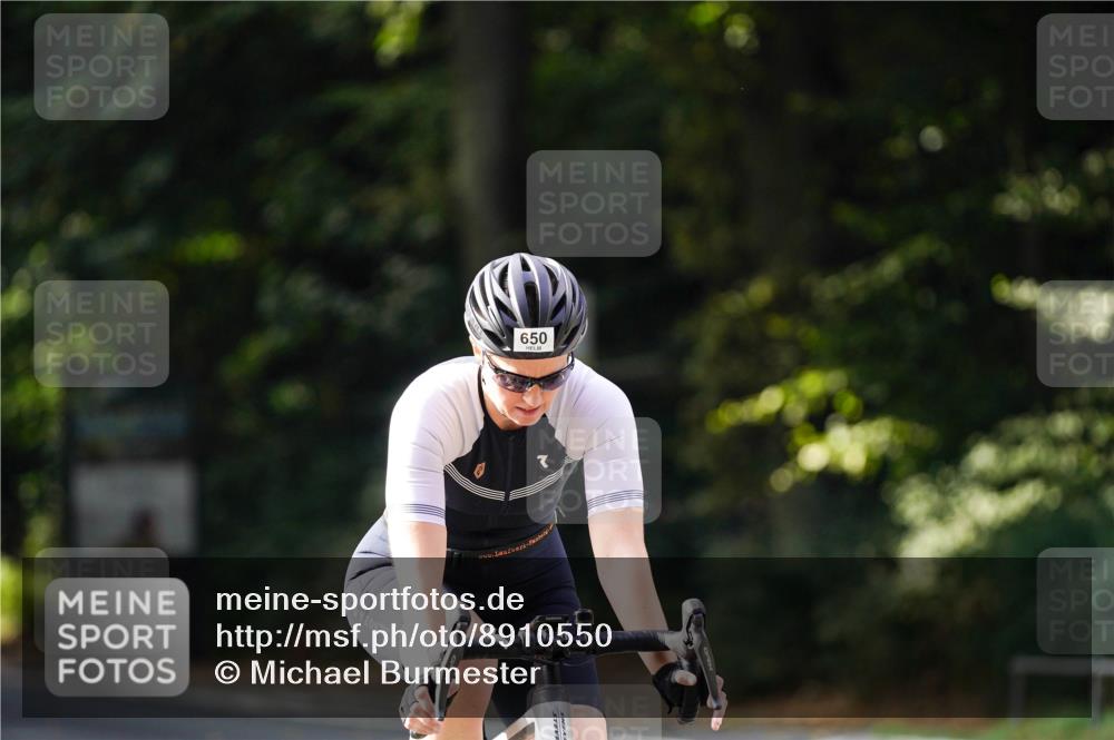 14.09.2025 - Stadtparktriathlon Michael Burmester http://msf.ph/oto/8910550 14.09.2025 10:47:38 Radfahren 650, 780, 801 meine-sportfotos.de