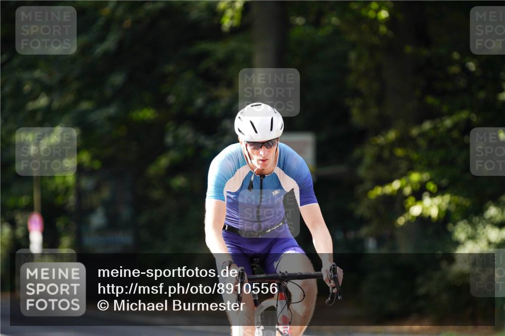 14.09.2025 - Stadtparktriathlon Michael Burmester http://msf.ph/oto/8910556 14.09.2025 10:47:52 Radfahren 641, 695, 697, 729, 787, 793 meine-sportfotos.de