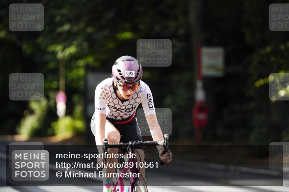 14.09.2025 - Stadtparktriathlon Michael Burmester http://msf.ph/oto/8910561 14.09.2025 10:47:59 Radfahren 647, 665, 695, 697, 729, 740, 749, 762, 765, 777, 818 meine-sportfotos.de
