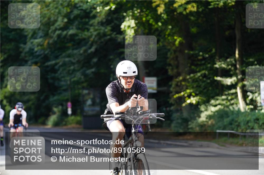 14.09.2025 - Stadtparktriathlon Michael Burmester http://msf.ph/oto/8910569 14.09.2025 10:48:08 Radfahren 647, 662, 665, 728, 740, 749, 762, 765, 777, 792, 818 meine-sportfotos.de
