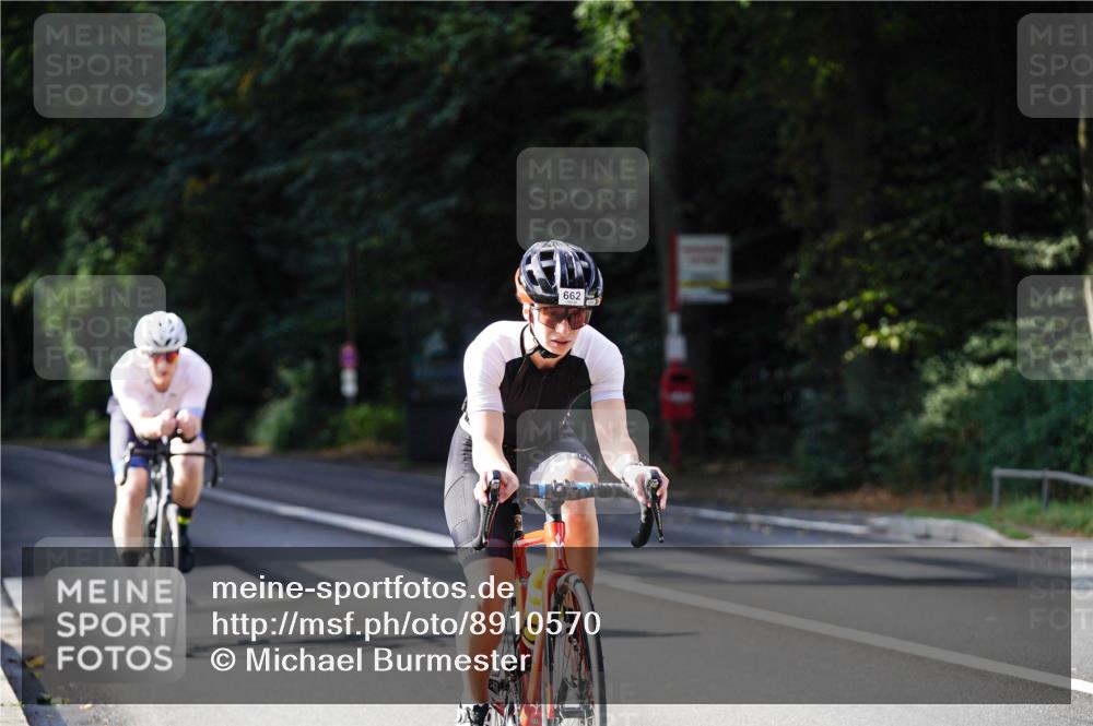 14.09.2025 - Stadtparktriathlon Michael Burmester http://msf.ph/oto/8910570 14.09.2025 10:48:09 Radfahren 647, 662, 665, 728, 740, 749, 762, 765, 777, 792, 818 meine-sportfotos.de