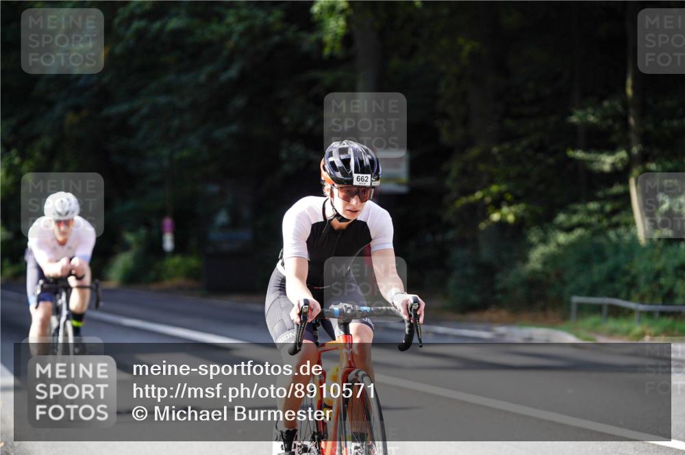 14.09.2025 - Stadtparktriathlon Michael Burmester http://msf.ph/oto/8910571 14.09.2025 10:48:09 Radfahren 647, 662, 665, 728, 740, 749, 762, 765, 777, 792, 818 meine-sportfotos.de