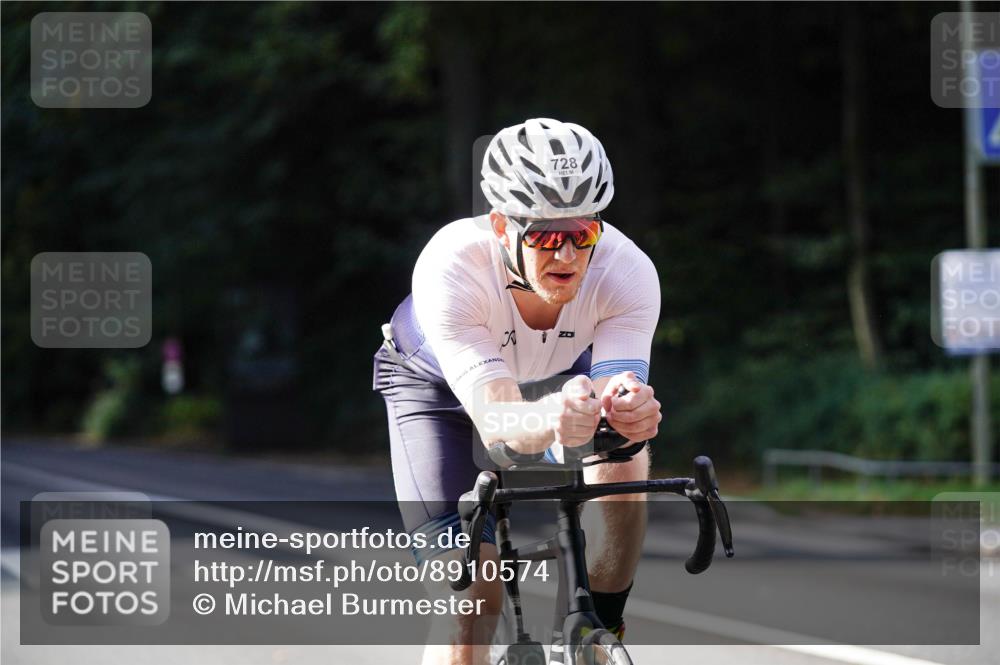 14.09.2025 - Stadtparktriathlon Michael Burmester http://msf.ph/oto/8910574 14.09.2025 10:48:10 Radfahren 647, 662, 665, 728, 740, 749, 765, 777, 792, 796 meine-sportfotos.de