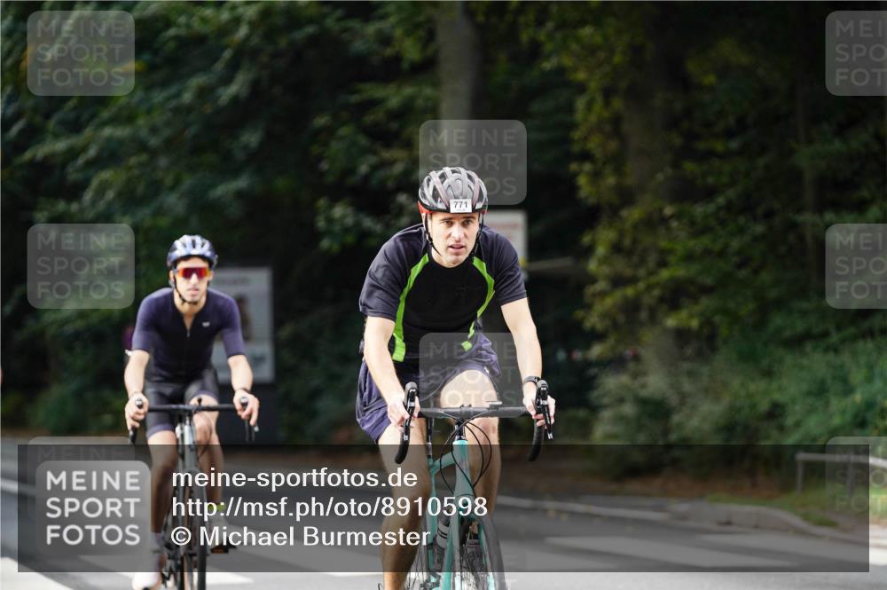 14.09.2025 - Stadtparktriathlon Michael Burmester http://msf.ph/oto/8910598 14.09.2025 10:49:00 Radfahren 558, 626, 746, 760, 770, 771, 778, 802 meine-sportfotos.de