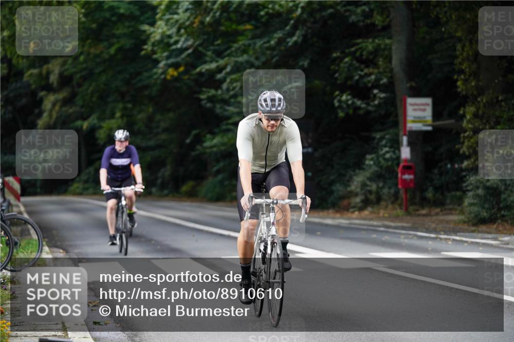14.09.2025 - Stadtparktriathlon Michael Burmester http://msf.ph/oto/8910610 14.09.2025 10:49:14 Radfahren 637, 674, 755, 770, 774, 816 meine-sportfotos.de