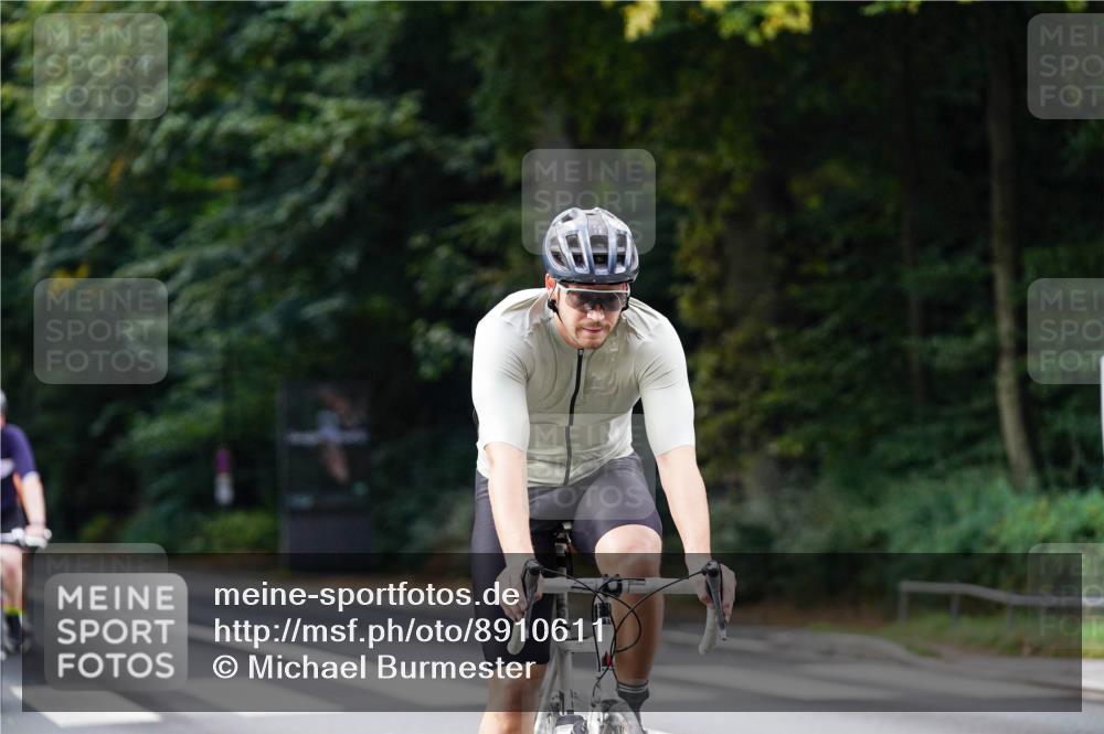 14.09.2025 - Stadtparktriathlon Michael Burmester http://msf.ph/oto/8910611 14.09.2025 10:49:15 Radfahren 637, 674, 755, 774, 816 meine-sportfotos.de