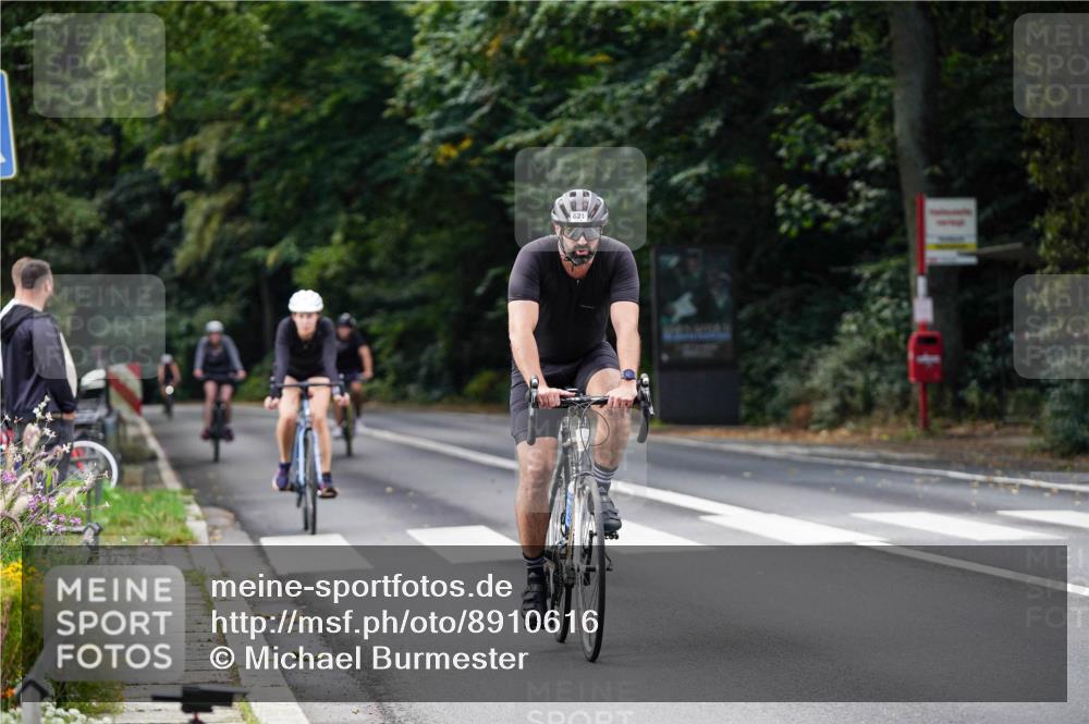 14.09.2025 - Stadtparktriathlon Michael Burmester http://msf.ph/oto/8910616 14.09.2025 10:49:32 Radfahren 712, 714, 791, 821 meine-sportfotos.de