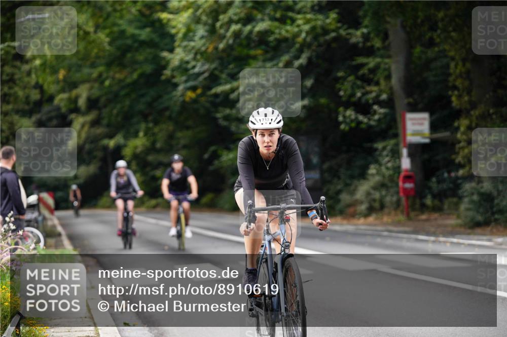 14.09.2025 - Stadtparktriathlon Michael Burmester http://msf.ph/oto/8910619 14.09.2025 10:49:34 Radfahren 712, 714, 791, 821 meine-sportfotos.de