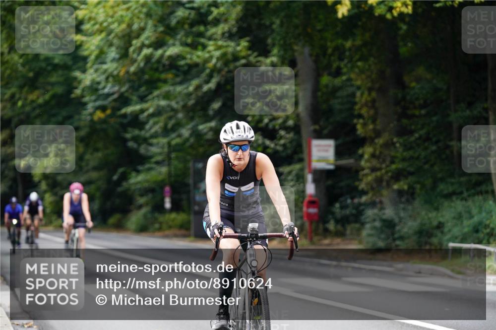 14.09.2025 - Stadtparktriathlon Michael Burmester http://msf.ph/oto/8910624 14.09.2025 10:49:46 Radfahren 638, 643, 744, 754 meine-sportfotos.de