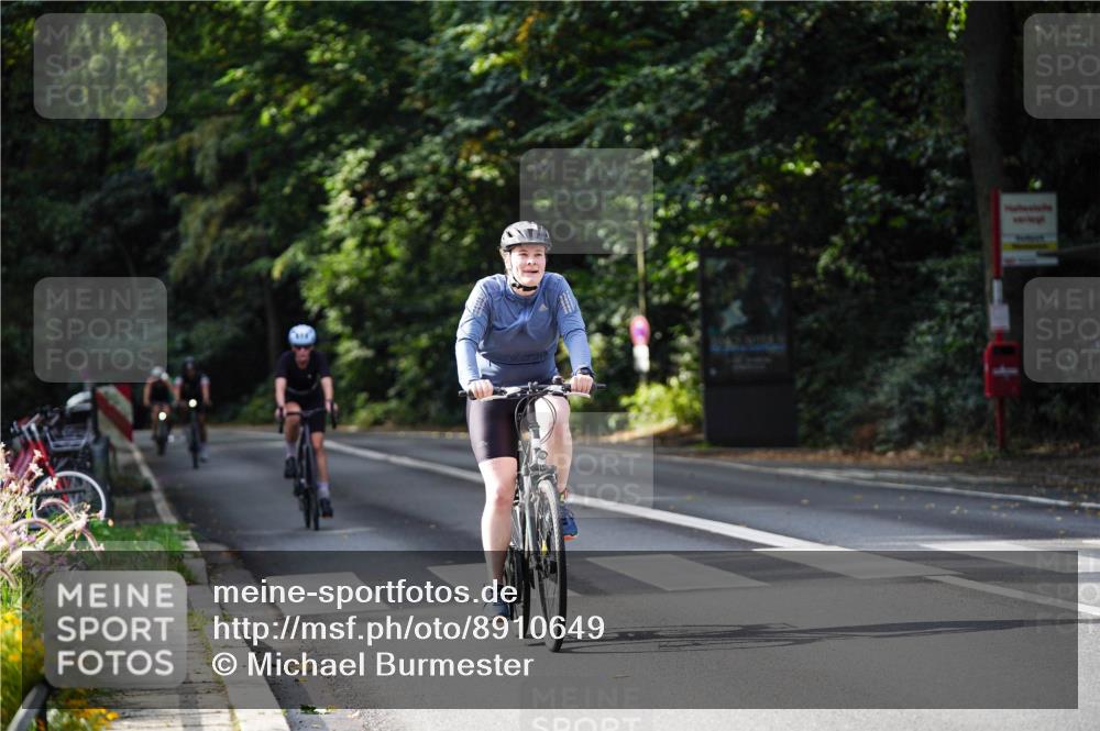 14.09.2025 - Stadtparktriathlon Michael Burmester http://msf.ph/oto/8910649 14.09.2025 10:50:29 Radfahren 683, 698, 710, 763 meine-sportfotos.de