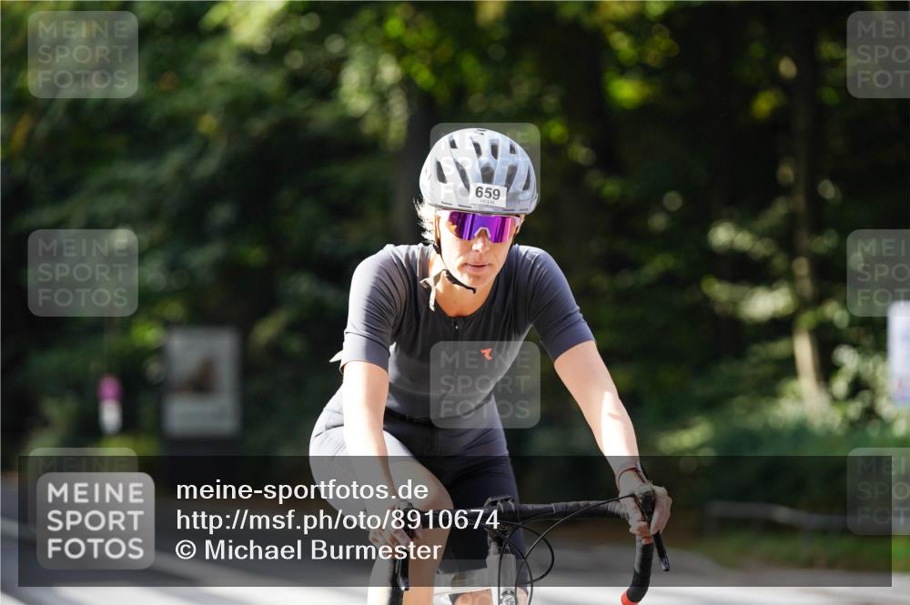 14.09.2025 - Stadtparktriathlon Michael Burmester http://msf.ph/oto/8910674 14.09.2025 10:50:52 Radfahren 621, 659, 737 meine-sportfotos.de