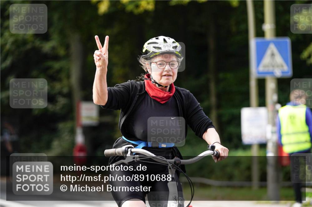 14.09.2025 - Stadtparktriathlon Michael Burmester http://msf.ph/oto/8910688 14.09.2025 10:51:32 Radfahren 664, 682 meine-sportfotos.de