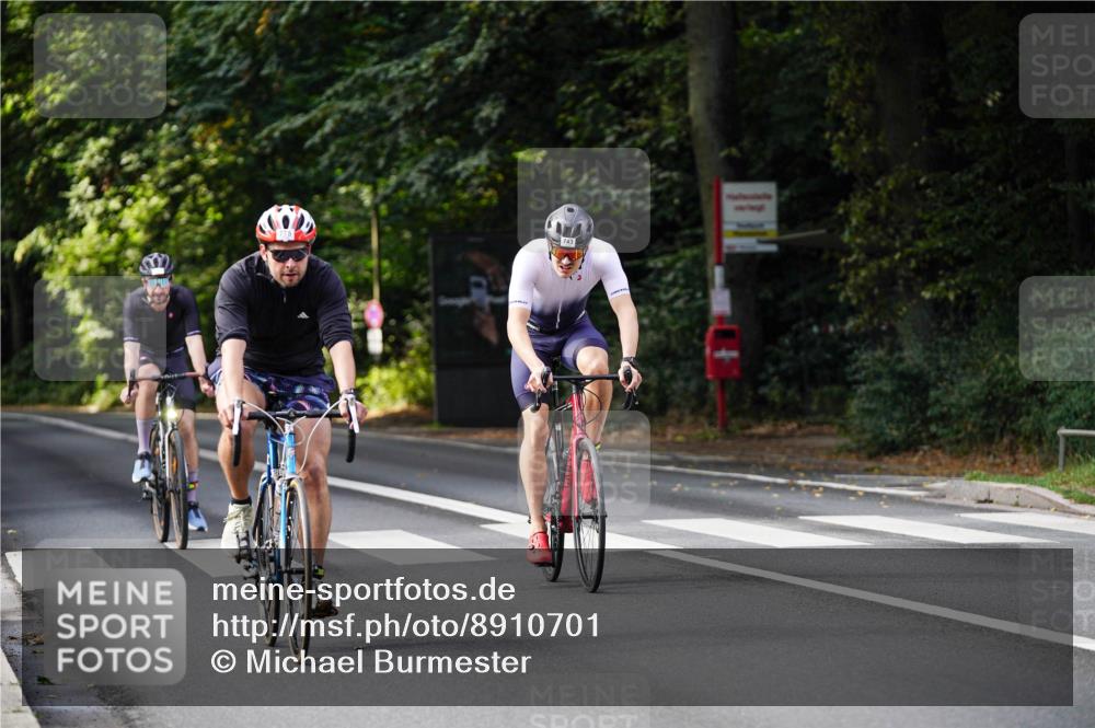 14.09.2025 - Stadtparktriathlon Michael Burmester http://msf.ph/oto/8910701 14.09.2025 10:51:57 Radfahren 651, 693, 727, 743, 752, 775, 804 meine-sportfotos.de