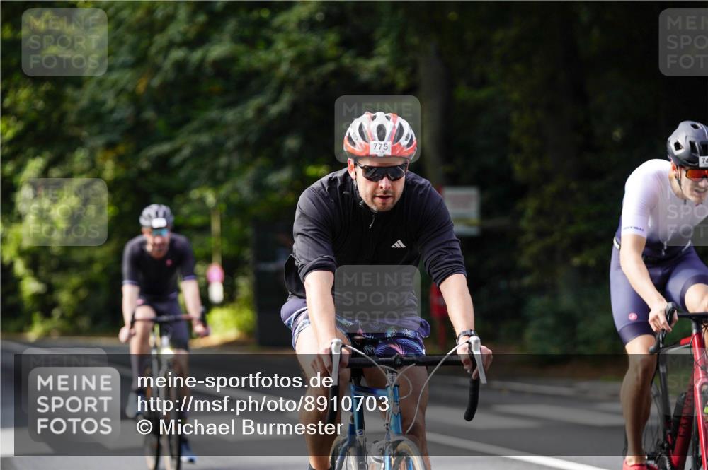 14.09.2025 - Stadtparktriathlon Michael Burmester http://msf.ph/oto/8910703 14.09.2025 10:51:58 Radfahren 651, 693, 727, 743, 752, 775, 804 meine-sportfotos.de