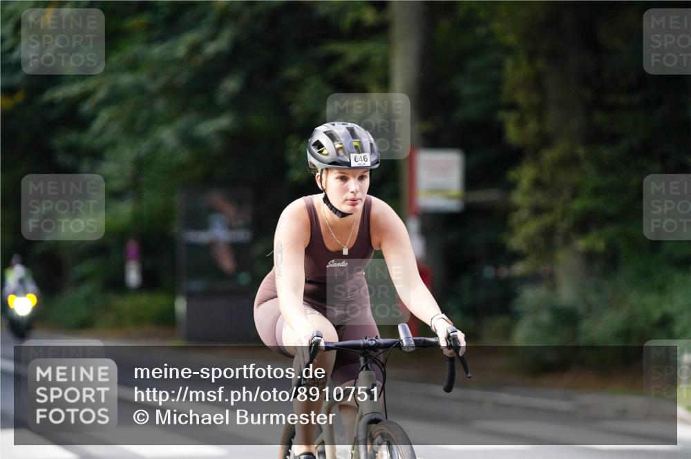 14.09.2025 - Stadtparktriathlon Michael Burmester http://msf.ph/oto/8910751 14.09.2025 10:52:52 Radfahren 646, 657, 723, 730 meine-sportfotos.de