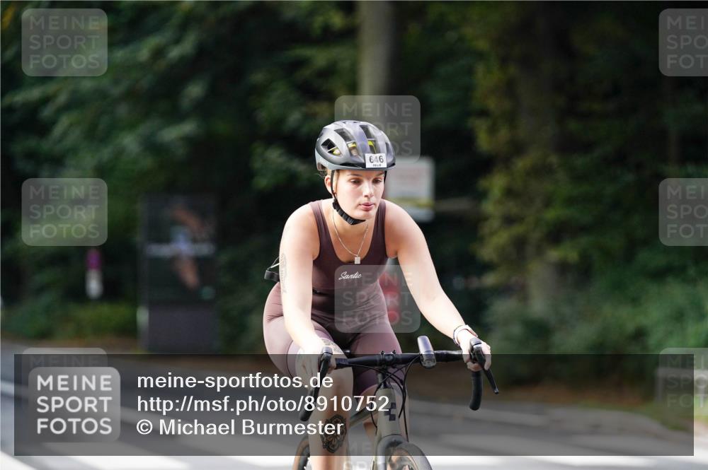 14.09.2025 - Stadtparktriathlon Michael Burmester http://msf.ph/oto/8910752 14.09.2025 10:52:52 Radfahren 646, 657, 723, 730 meine-sportfotos.de