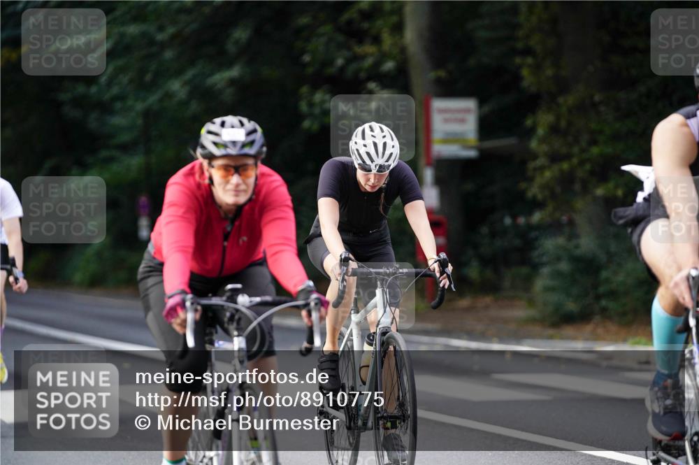 14.09.2025 - Stadtparktriathlon Michael Burmester http://msf.ph/oto/8910775 14.09.2025 10:53:49 Radfahren 631, 668, 685, 758, 766, 808 meine-sportfotos.de
