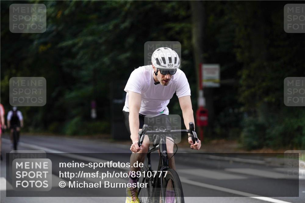 14.09.2025 - Stadtparktriathlon Michael Burmester http://msf.ph/oto/8910777 14.09.2025 10:53:51 Radfahren 631, 668, 685, 758, 766, 808 meine-sportfotos.de