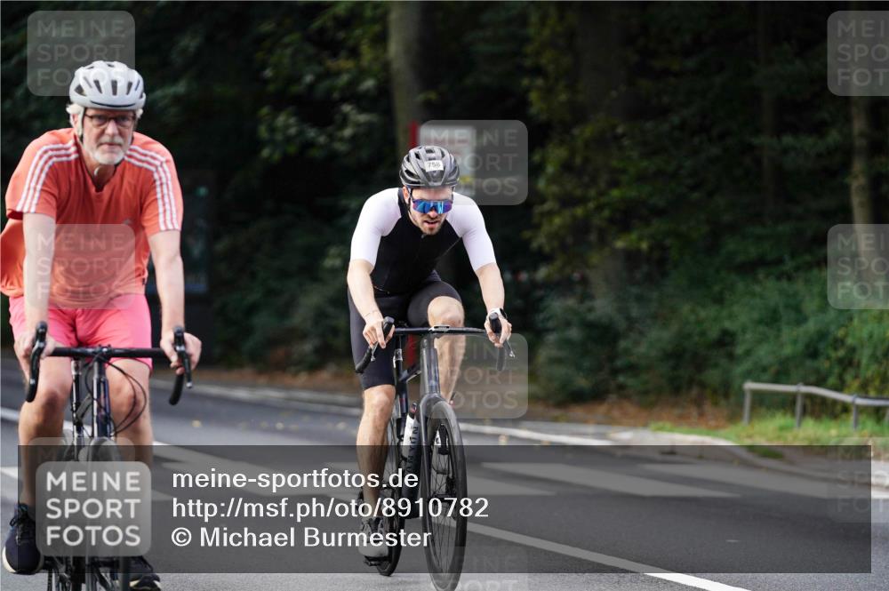 14.09.2025 - Stadtparktriathlon Michael Burmester http://msf.ph/oto/8910782 14.09.2025 10:53:54 Radfahren 631, 668, 685, 758, 766, 808 meine-sportfotos.de