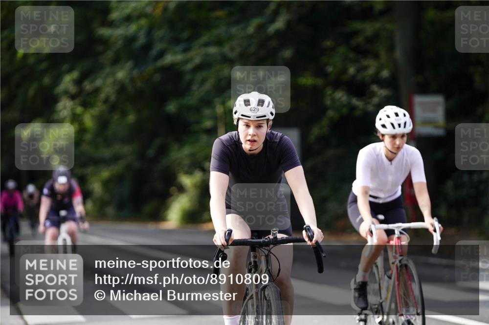 14.09.2025 - Stadtparktriathlon Michael Burmester http://msf.ph/oto/8910809 14.09.2025 10:54:34 Radfahren 629, 667, 671, 688, 732, 749, 779, 823, 880 meine-sportfotos.de