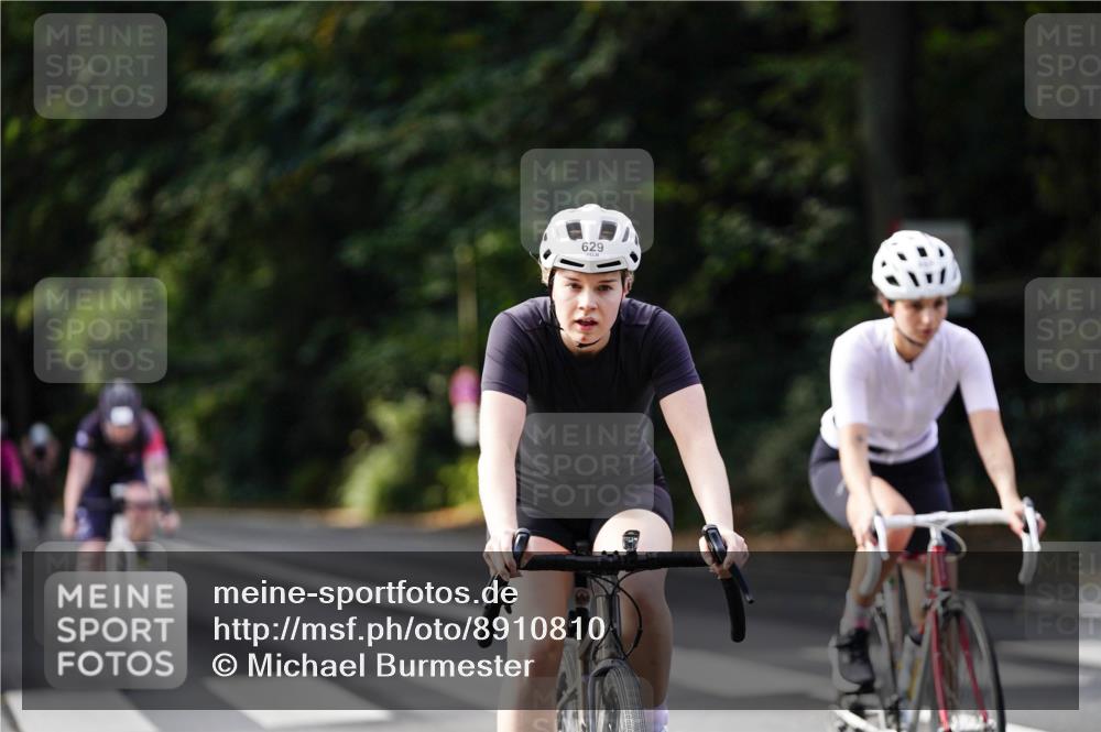 14.09.2025 - Stadtparktriathlon Michael Burmester http://msf.ph/oto/8910810 14.09.2025 10:54:34 Radfahren 629, 667, 671, 688, 732, 749, 779, 823, 880 meine-sportfotos.de