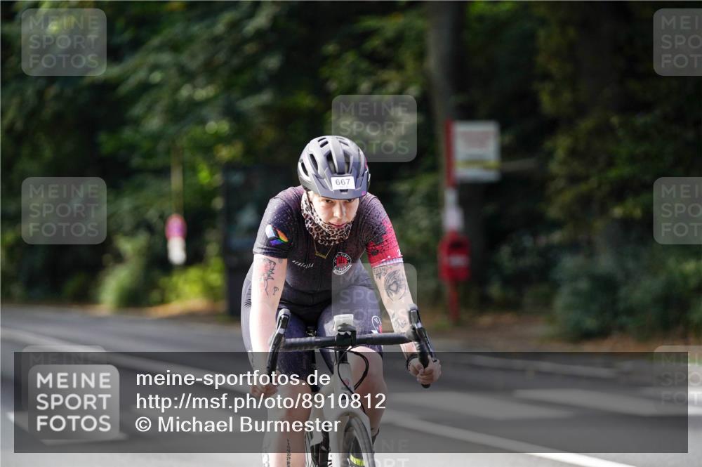 14.09.2025 - Stadtparktriathlon Michael Burmester http://msf.ph/oto/8910812 14.09.2025 10:54:36 Radfahren 629, 667, 671, 688, 732, 749, 823, 880 meine-sportfotos.de