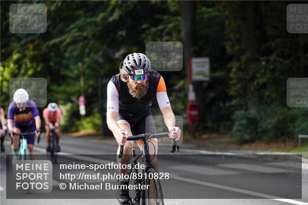 14.09.2025 - Stadtparktriathlon Michael Burmester http://msf.ph/oto/8910828 14.09.2025 10:54:53 Radfahren 636, 687, 700, 702, 704, 728, 736, 780, 786, 787, 790, 825, 901 meine-sportfotos.de