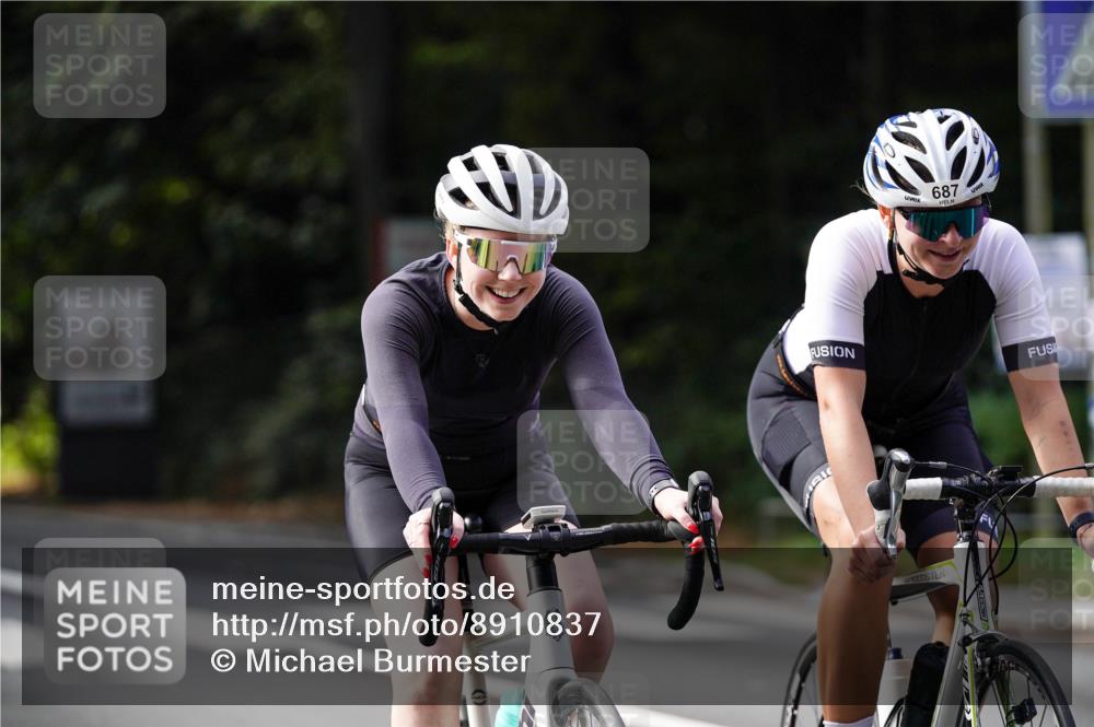 14.09.2025 - Stadtparktriathlon Michael Burmester http://msf.ph/oto/8910837 14.09.2025 10:54:58 Radfahren 636, 687, 700, 704, 780, 786, 787, 790, 901 meine-sportfotos.de
