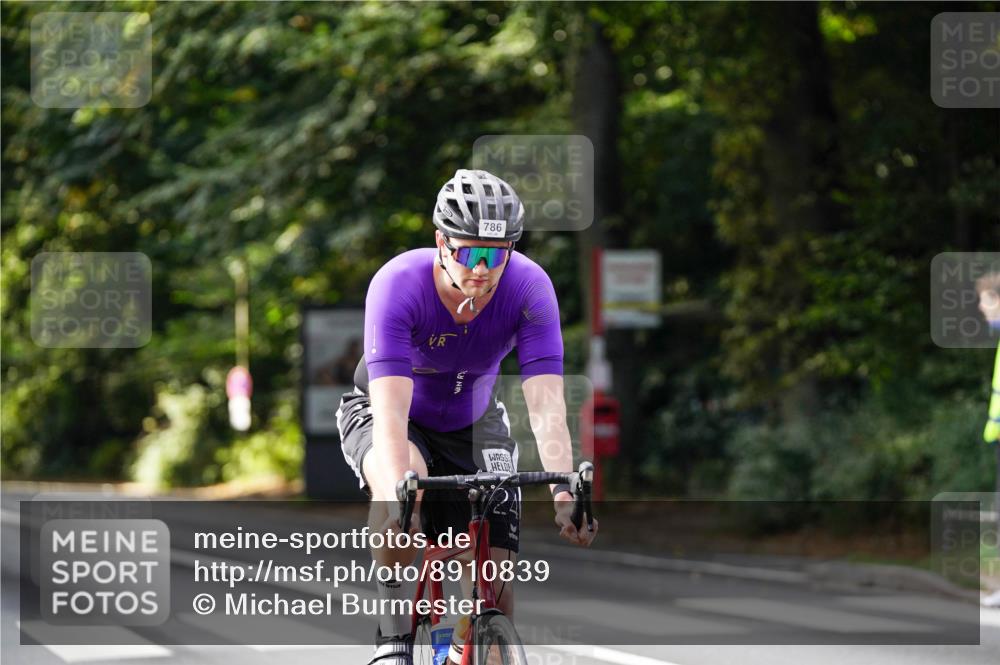 14.09.2025 - Stadtparktriathlon Michael Burmester http://msf.ph/oto/8910839 14.09.2025 10:55:02 Radfahren 686, 687, 700, 704, 769, 786, 901 meine-sportfotos.de