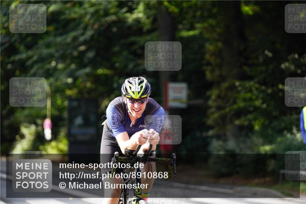 14.09.2025 - Stadtparktriathlon Michael Burmester http://msf.ph/oto/8910868 14.09.2025 10:55:34 Radfahren 762, 770 meine-sportfotos.de