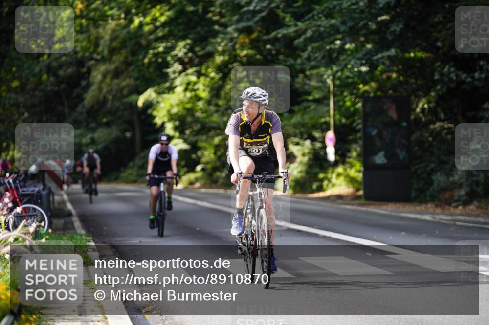 14.09.2025 - Stadtparktriathlon Michael Burmester http://msf.ph/oto/8910870 14.09.2025 10:55:45 Radfahren 650, 765, 801 meine-sportfotos.de