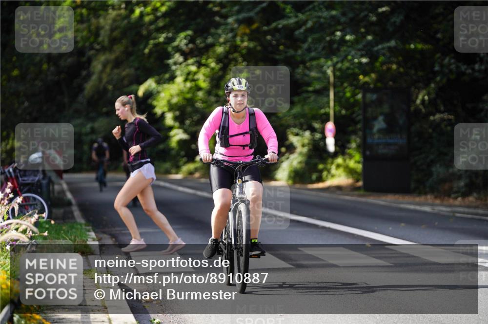14.09.2025 - Stadtparktriathlon Michael Burmester http://msf.ph/oto/8910887 14.09.2025 10:56:03 Radfahren 647, 679, 740, 781, 818, 831 meine-sportfotos.de