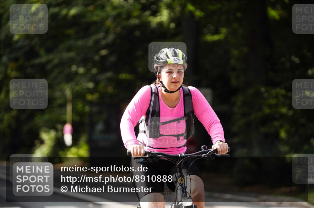 14.09.2025 - Stadtparktriathlon Michael Burmester http://msf.ph/oto/8910888 14.09.2025 10:56:04 Radfahren 647, 679, 740, 781, 818, 831 meine-sportfotos.de