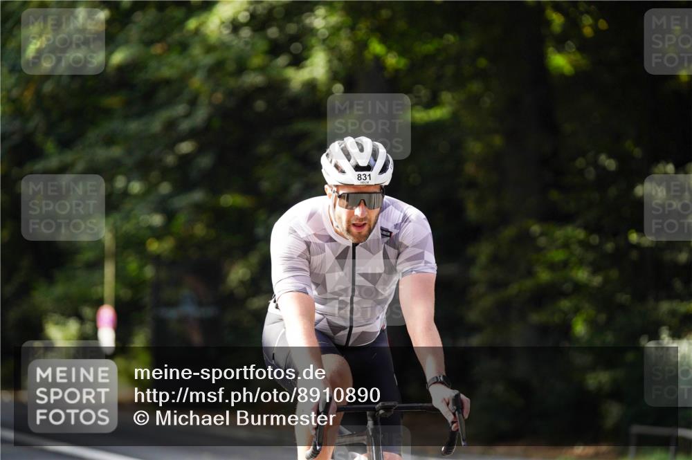 14.09.2025 - Stadtparktriathlon Michael Burmester http://msf.ph/oto/8910890 14.09.2025 10:56:07 Radfahren 679, 781, 818, 831 meine-sportfotos.de